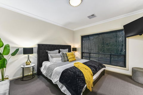 Accommodation On Lansell 2 - Australian Directory 1