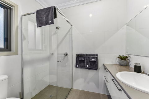Accommodation On Lansell 2 - Australian Directory 5