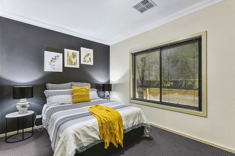Accommodation On Lansell 2 - Australian Directory 12