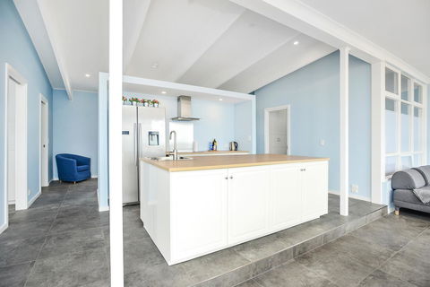Salomon Sea Haus - Sellicks Beach - Australian Directory 2