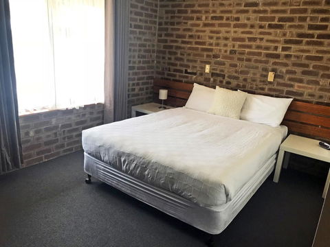 Lake Albert Motel - Australian Directory 30