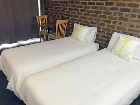 Lake Albert Motel - Australian Directory 41