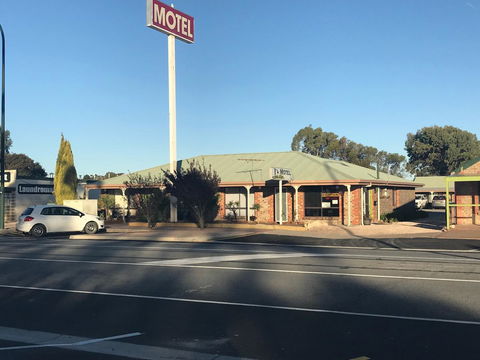 Lake Albert Motel - Australian Directory 23