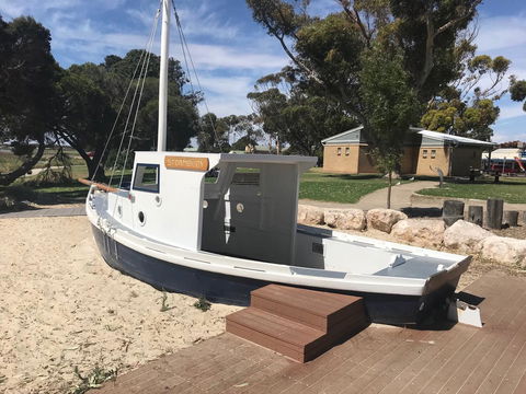 Lake Albert Motel - Australian Directory 20