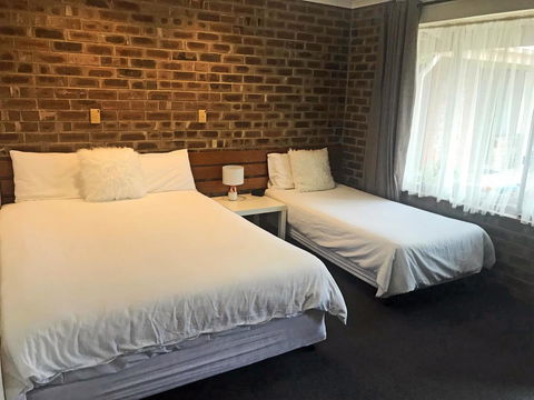 Lake Albert Motel - Australian Directory 26
