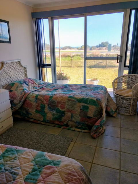 Seafront Shack - Australian Directory 8