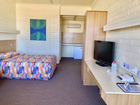 Opal Inn Hotel, Motel, Caravan Park - Australian Directory 33