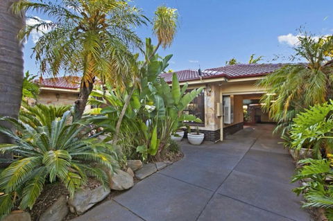 The Palms - Australian Directory 7