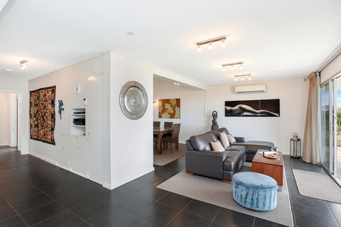 Esplanade Escape - Australian Directory 26