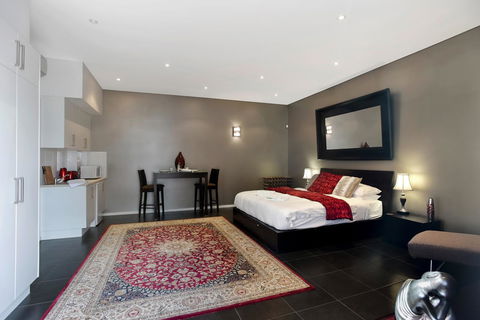 Esplanade Escape - Australian Directory 33