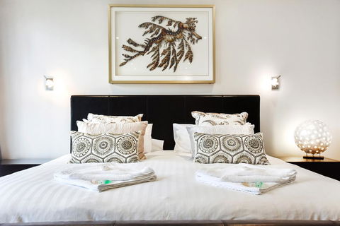 Esplanade Escape - Australian Directory 2