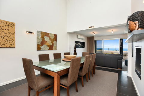 Esplanade Escape - Australian Directory 20