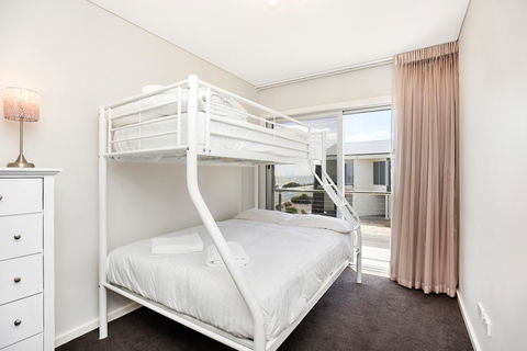 Esplanade Escape - Australian Directory 11