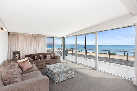 Esplanade Escape - Australian Directory 18