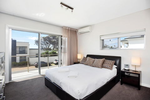Esplanade Escape - Australian Directory 14
