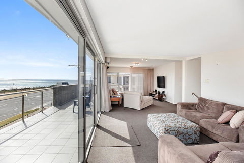 Esplanade Escape - Australian Directory 28