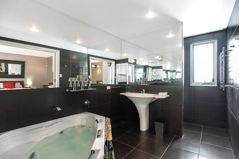 Esplanade Escape - Australian Directory 7