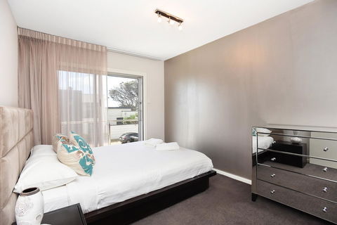 Esplanade Escape - Australian Directory 13