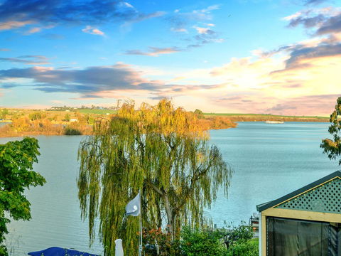 Muse On The Murray - Australian Directory 20