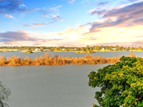 Muse On The Murray - Australian Directory 22