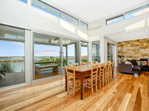 Muse On The Murray - Australian Directory 30