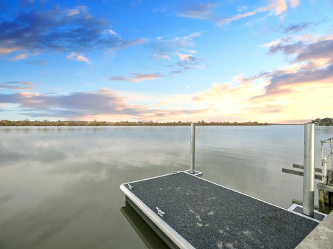 Muse On The Murray - Australian Directory 4