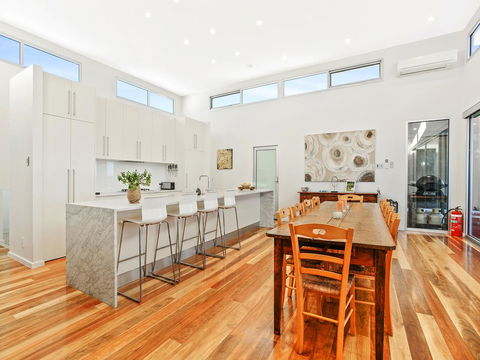 Muse On The Murray - Australian Directory 37