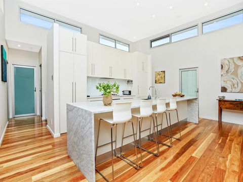 Muse On The Murray - Australian Directory 38