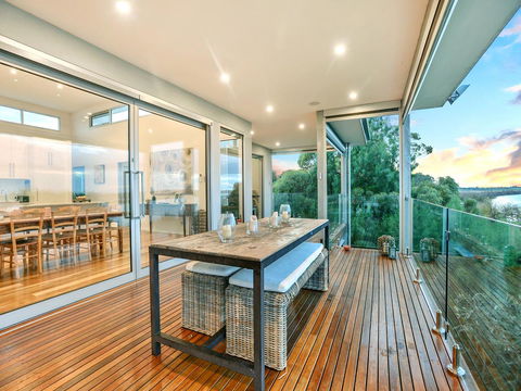 Muse On The Murray - Australian Directory 13