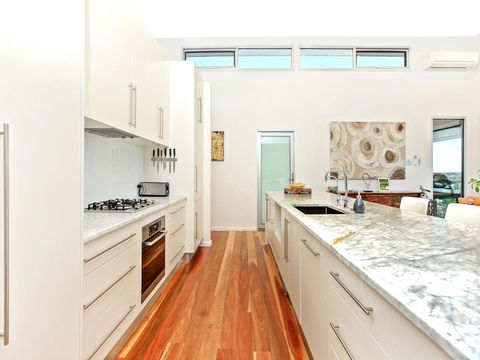 Muse On The Murray - Australian Directory 42