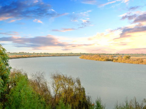 Muse On The Murray - Australian Directory 24