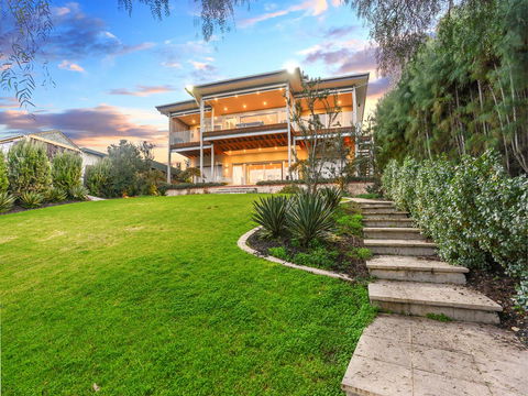 Muse On The Murray - Australian Directory 8