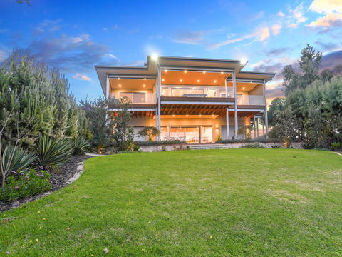 Muse On The Murray - Australian Directory 6