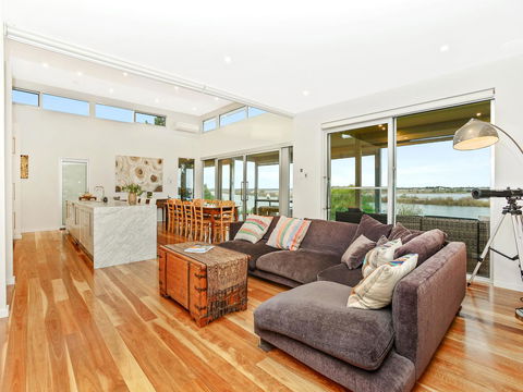 Muse On The Murray - Australian Directory 40