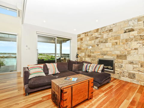 Muse On The Murray - Australian Directory 41