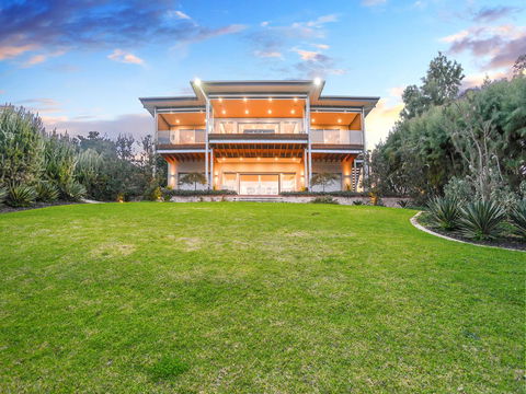 Muse On The Murray - Australian Directory 7