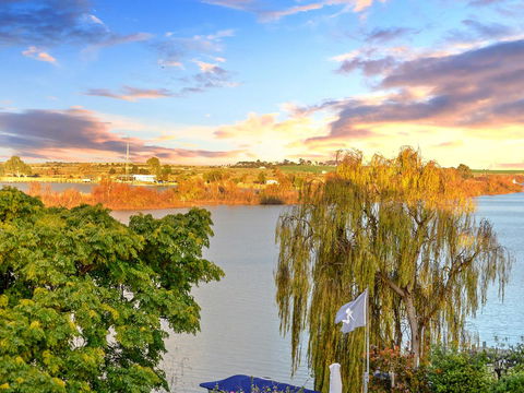 Muse On The Murray - Australian Directory 23