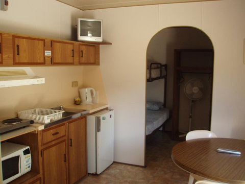 Lakeside Tourist Park - Australian Directory 16