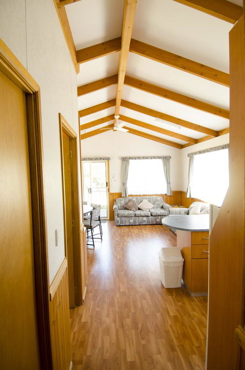 Lakeside Tourist Park - Australian Directory 5