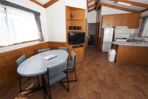 Lakeside Tourist Park - Australian Directory 7