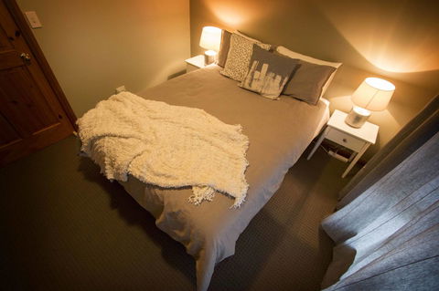 Limestone Ridge - Australian Directory 11