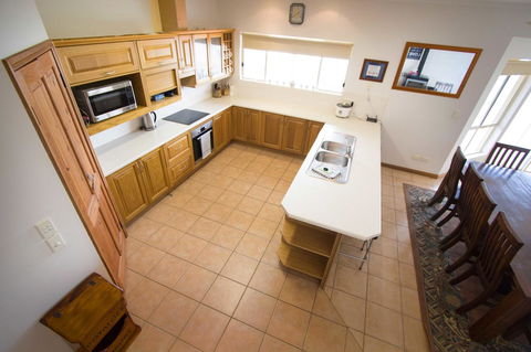 Limestone Ridge - Australian Directory 2
