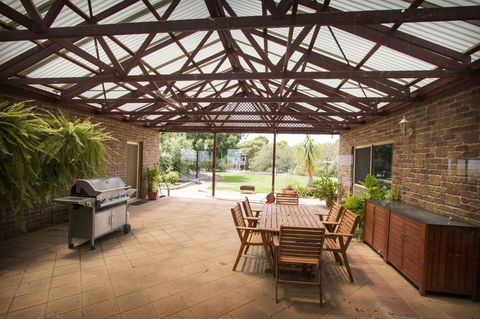 Limestone Ridge - Australian Directory 1