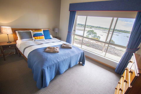 Limestone Ridge - Australian Directory 10
