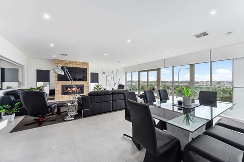 KENNEDY EXECUTIVE TOWNHOUSE - Australian Directory 3