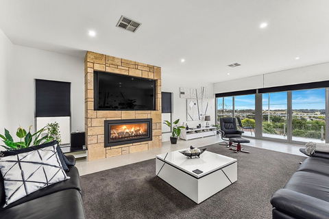 KENNEDY EXECUTIVE TOWNHOUSE - Australian Directory 0