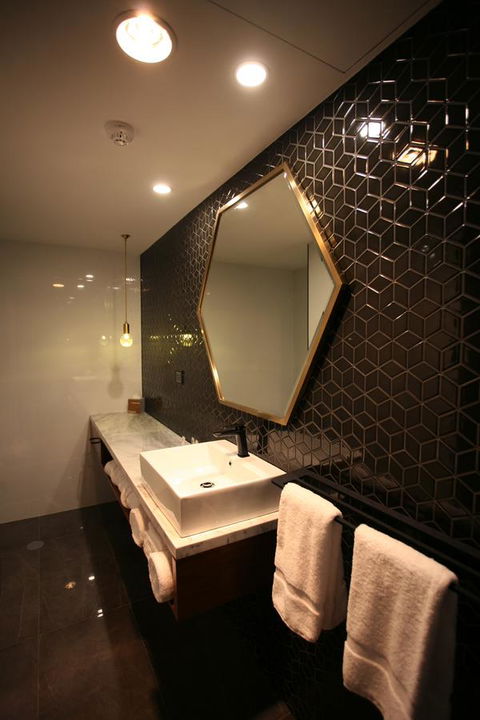 Ellen Hotel - Australian Directory 25