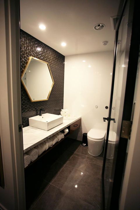 Ellen Hotel - Australian Directory 18