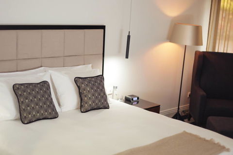 Ellen Hotel - Australian Directory 10