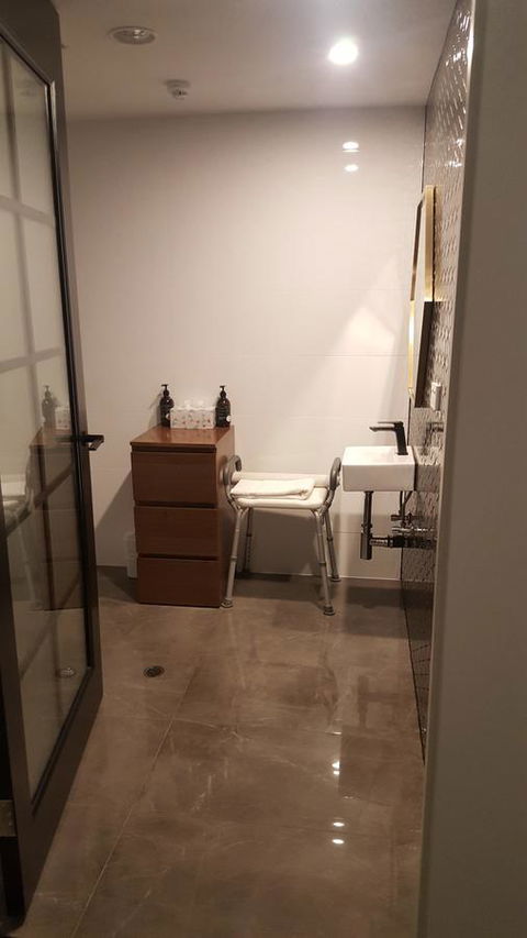 Ellen Hotel - Australian Directory 2